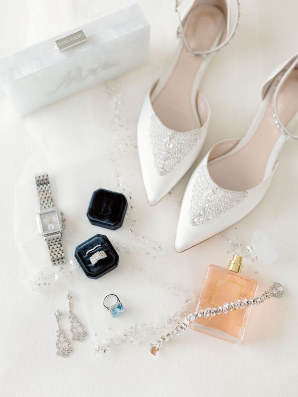 flatly photo of the bride's wedding accessories