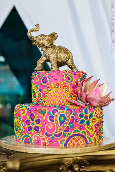 Jennifer Matteo Event Planning – Indian Weddings – Florida Indian wedding planner – Florida Indian weddings - wedding cake with gold elephant