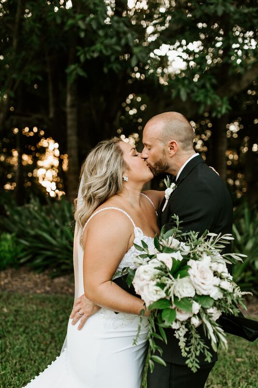 newlyweds kissing after their Selby Gardens wedding