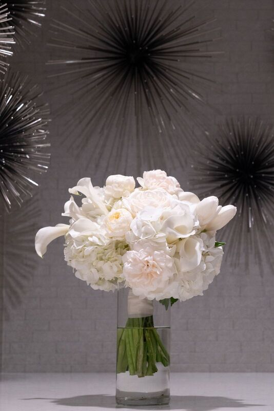 Luxurious white bridal bouquet