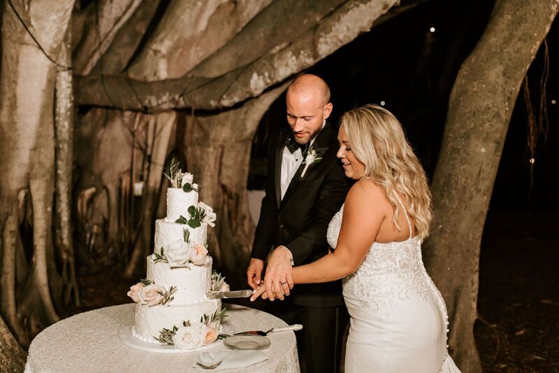 bride and groom cutting their wedding cake at Selby Gardens