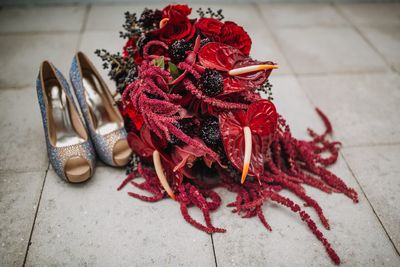 Jennifer Matteo Event Planning – Sarasota Wedding Planner – Florida Luxury Wedding Planner – Ringling Wedding – Sarasota Wedding - sparkling bridal shoes - red bridal bouquet