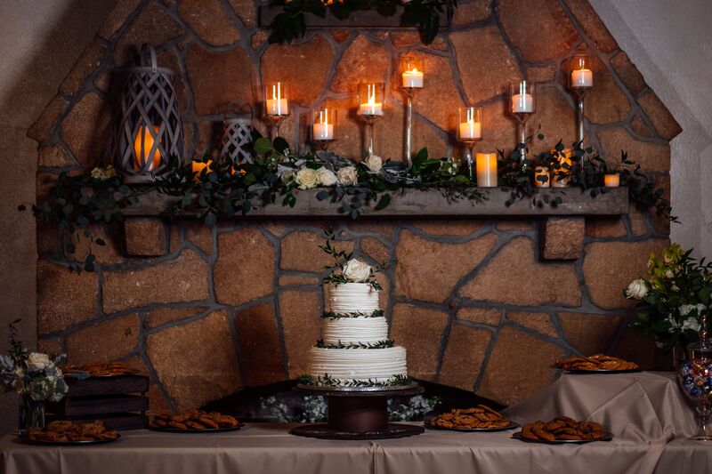 Lakeland wedding – Magnolia Building – Florida Wedding Planner – Jennifer Matteo Event Planning. – Lakeland wedding planner - wedding cake - Publix wedding cake